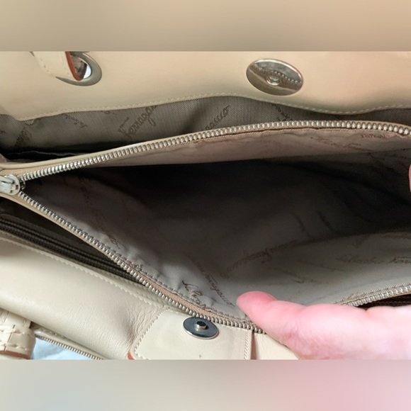 Salvatore Ferragamo Tan Tiered Nylon Grosgrain Shoulder Bag Authentic - Picture 13 of 13